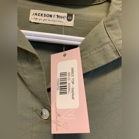 Jackson Rowe top NEW - Picture 2 of 3